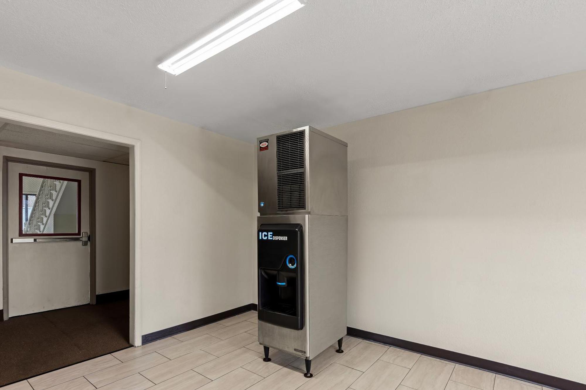 Red Lion Inn & Suites Caseyville Экстерьер фото