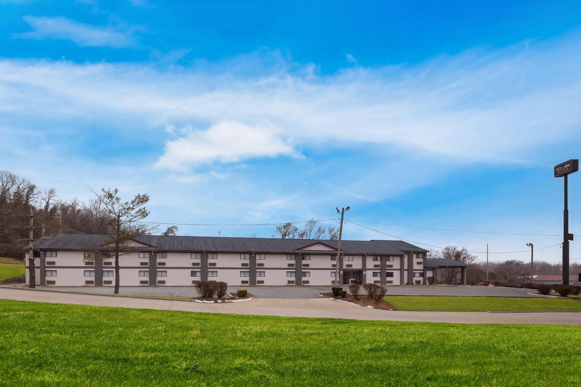 Red Lion Inn & Suites Caseyville Экстерьер фото