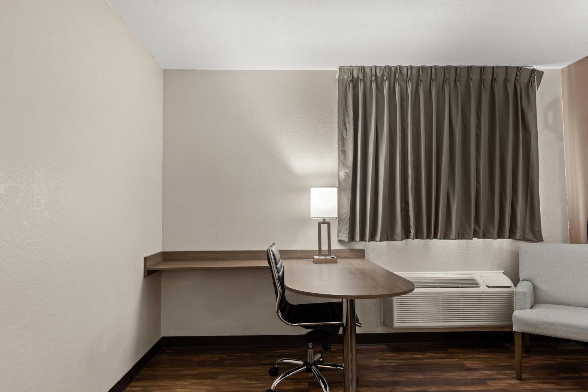 Red Lion Inn & Suites Caseyville Экстерьер фото