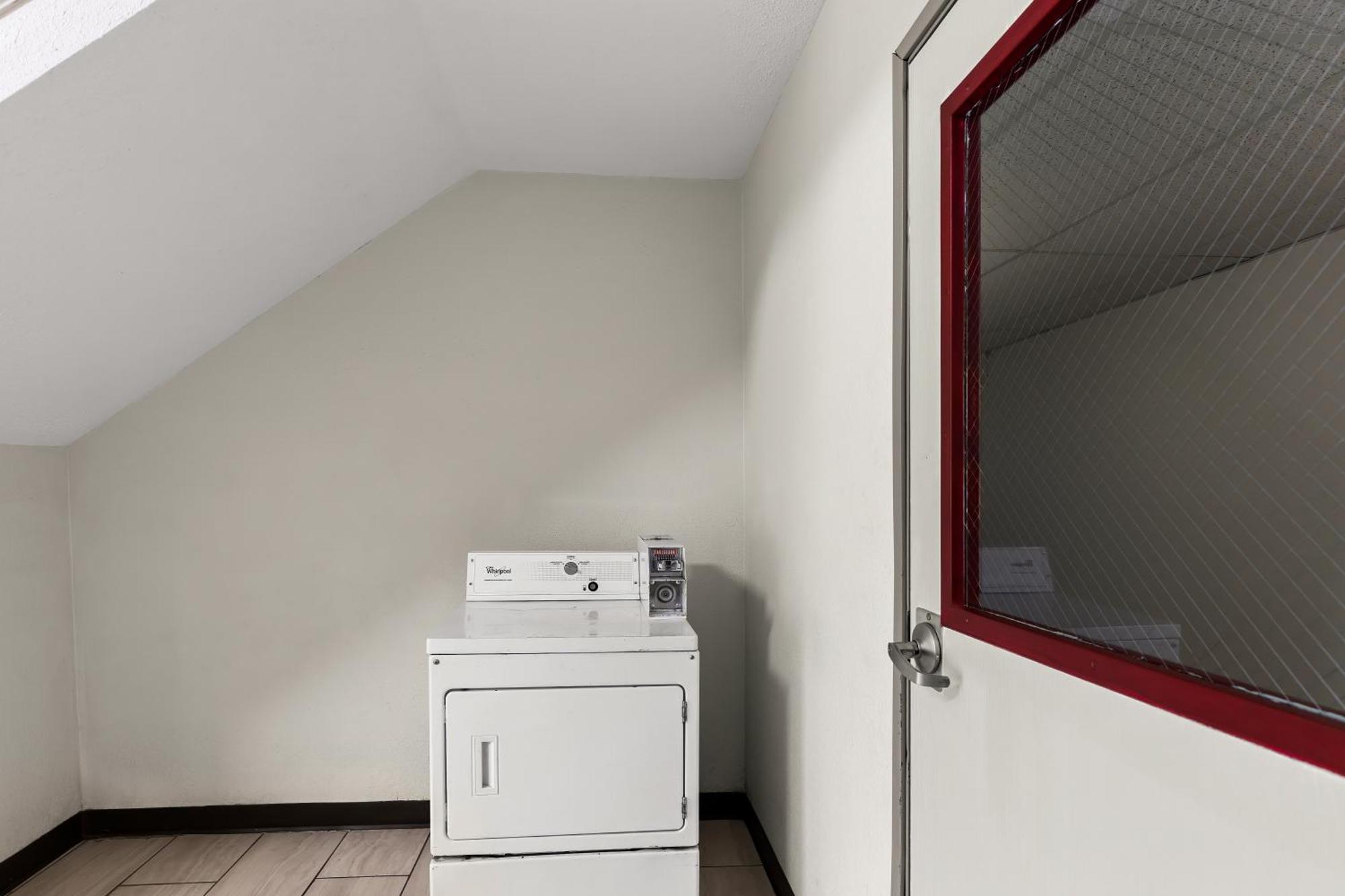 Red Lion Inn & Suites Caseyville Экстерьер фото