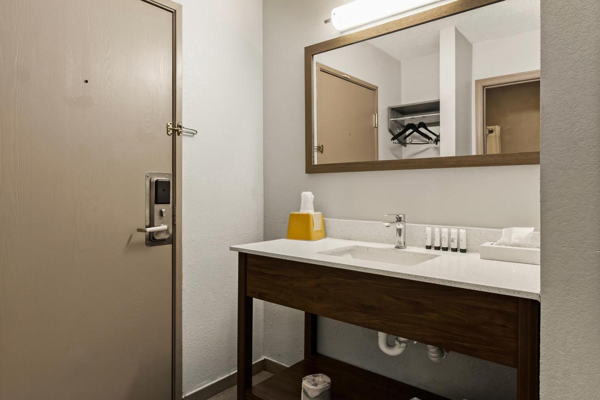 Red Lion Inn & Suites Caseyville Экстерьер фото