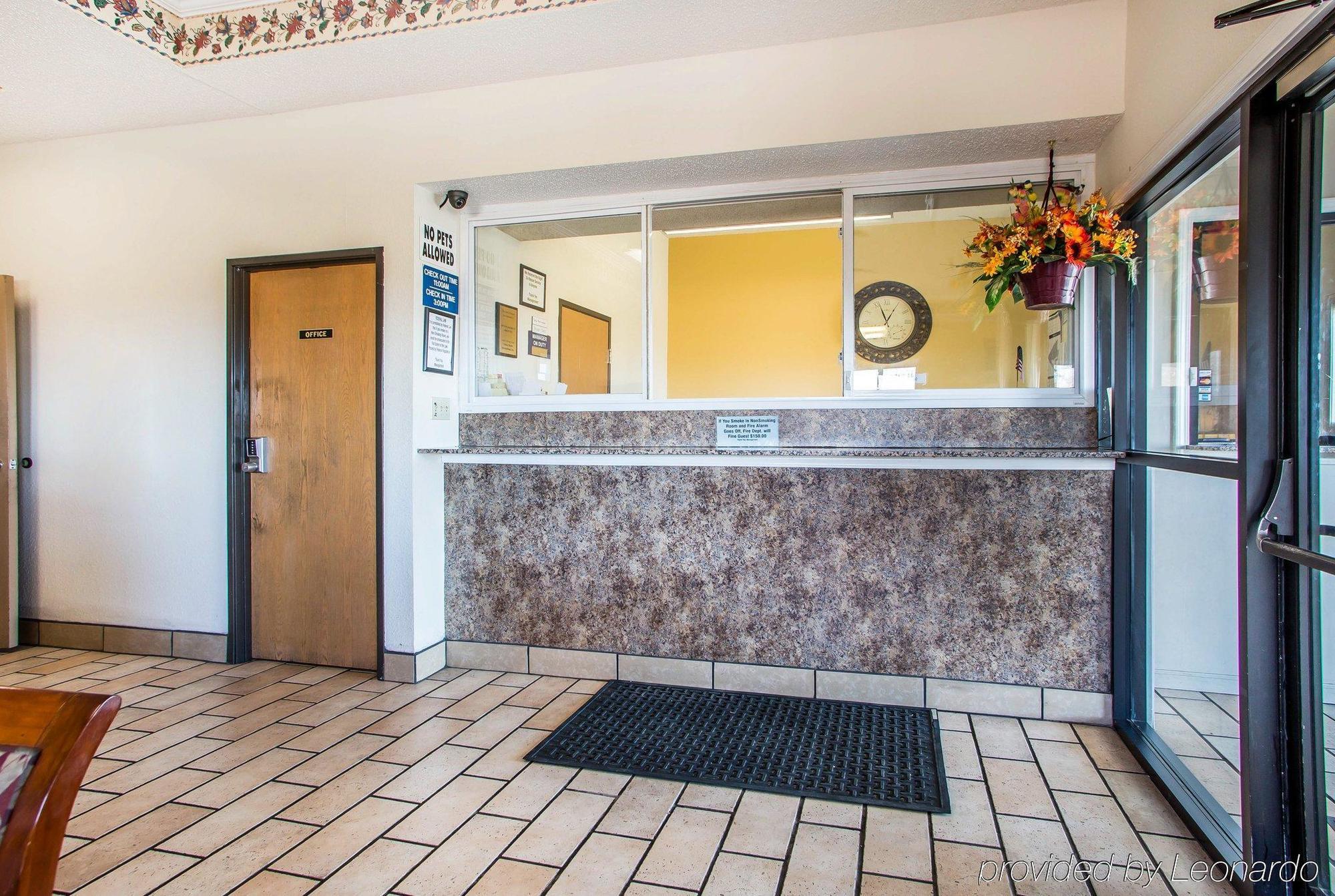 Red Lion Inn & Suites Caseyville Экстерьер фото