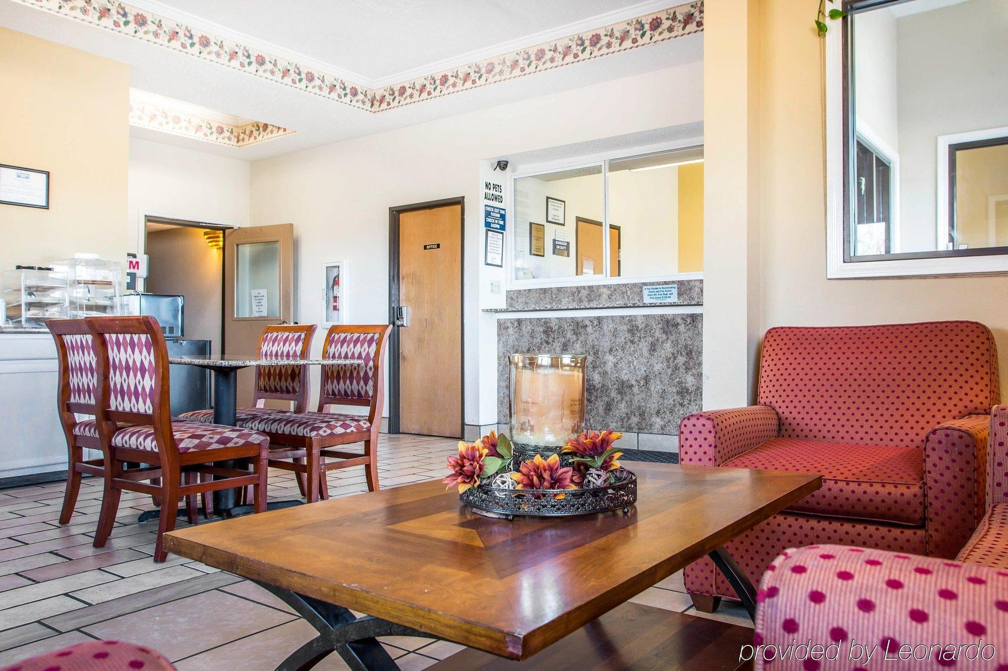 Red Lion Inn & Suites Caseyville Экстерьер фото