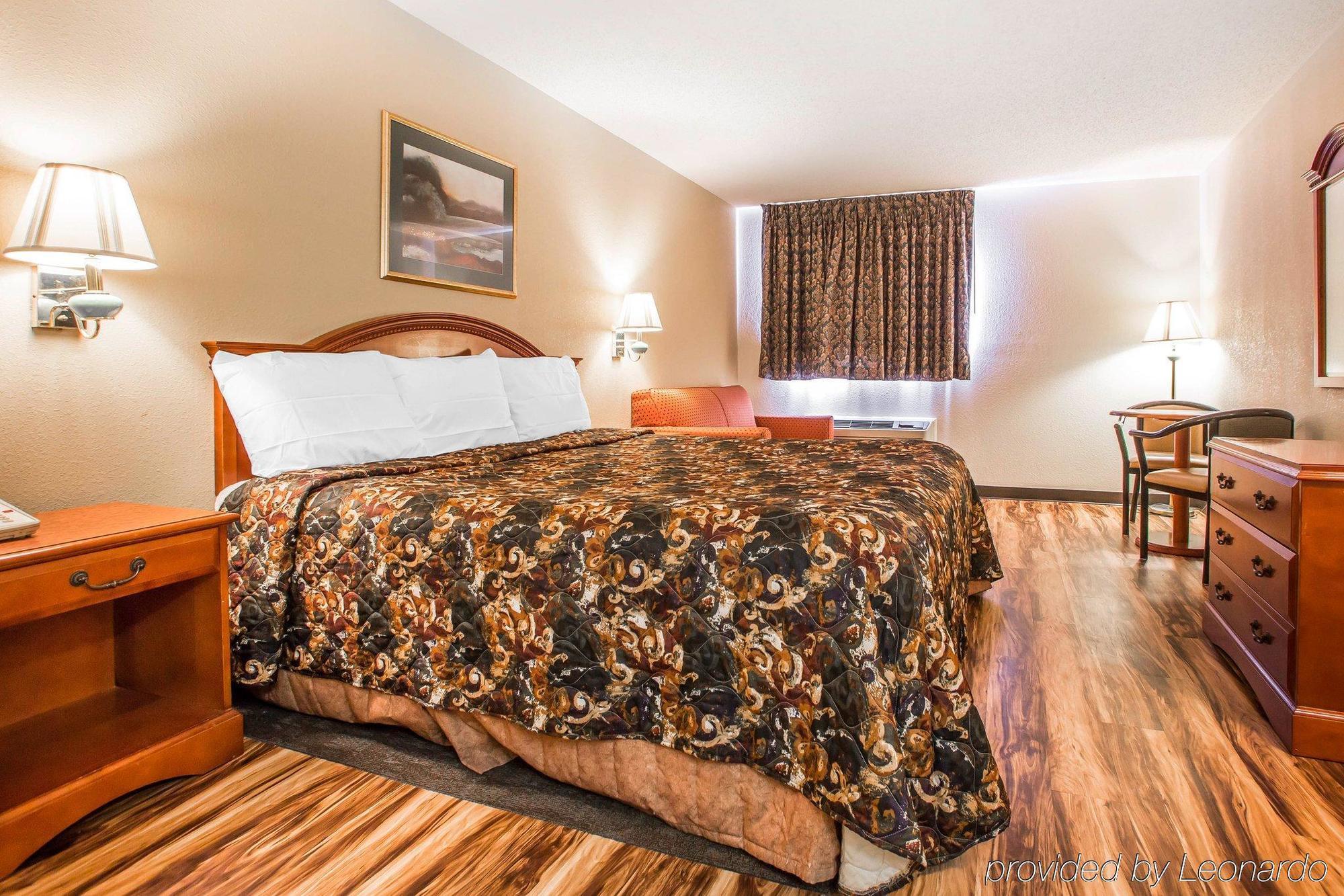 Red Lion Inn & Suites Caseyville Экстерьер фото