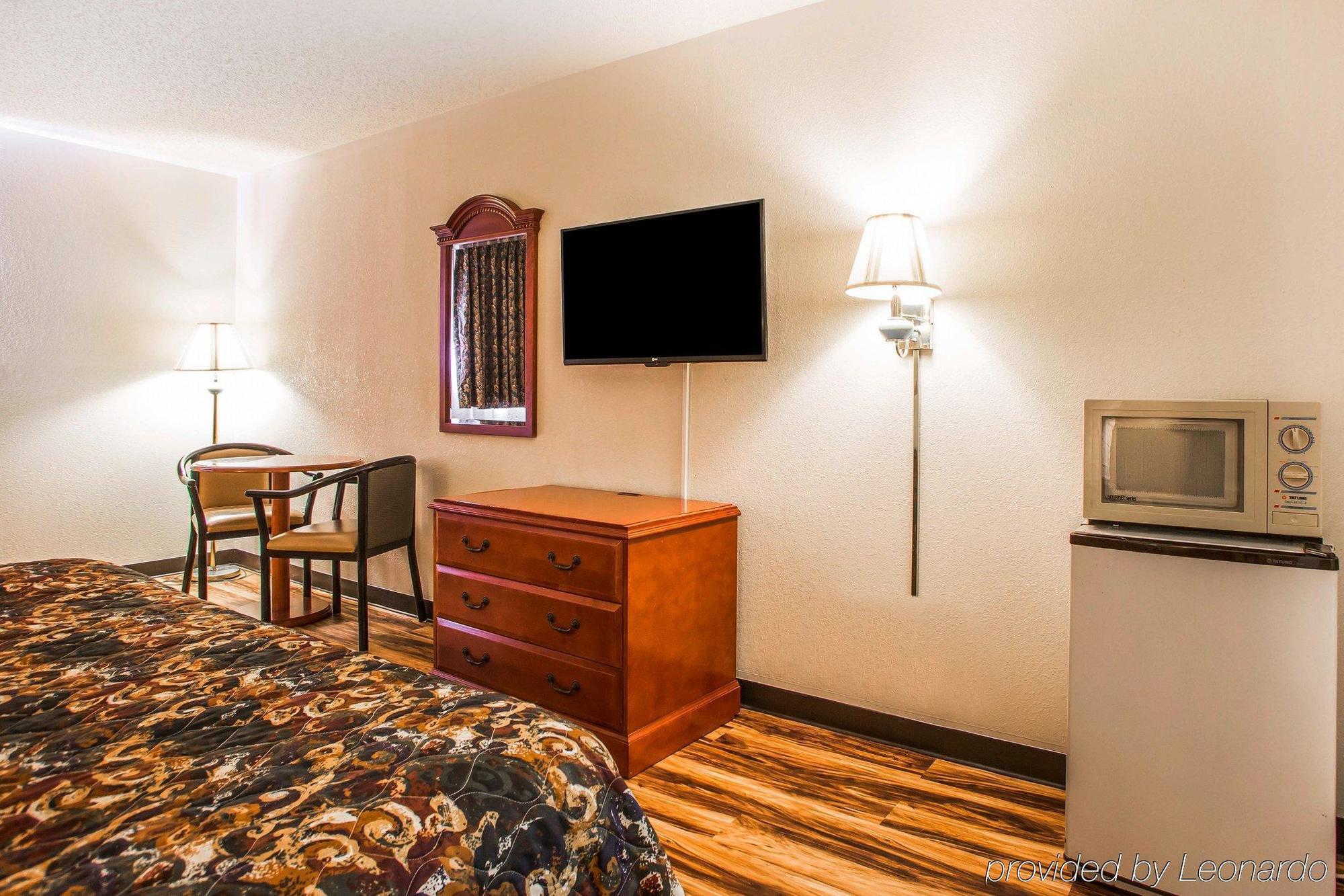 Red Lion Inn & Suites Caseyville Экстерьер фото