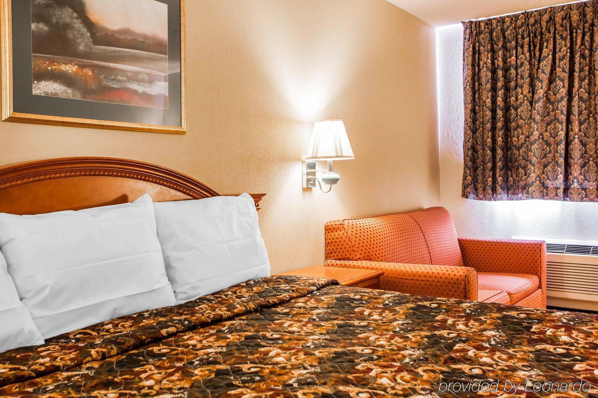 Red Lion Inn & Suites Caseyville Экстерьер фото