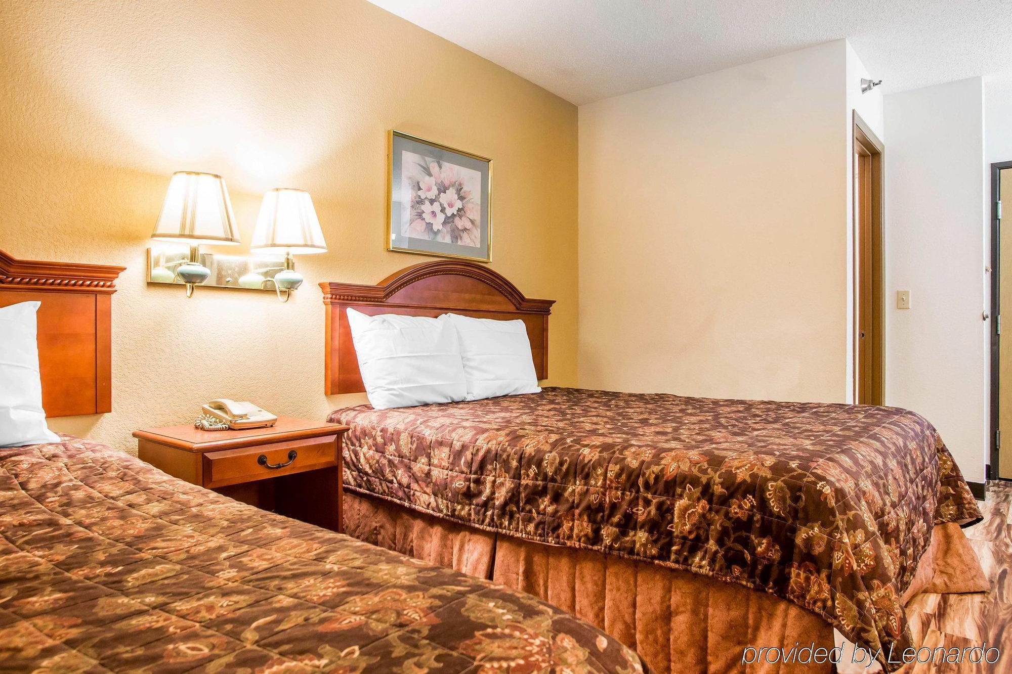 Red Lion Inn & Suites Caseyville Экстерьер фото