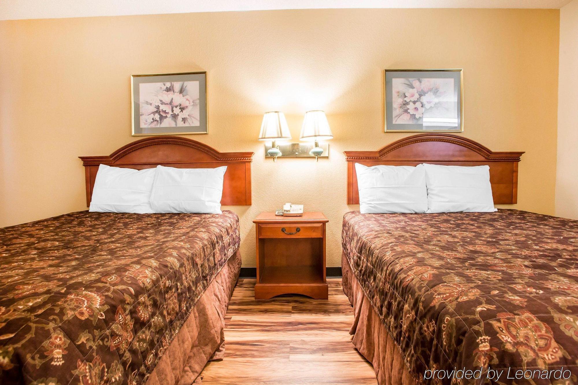 Red Lion Inn & Suites Caseyville Экстерьер фото
