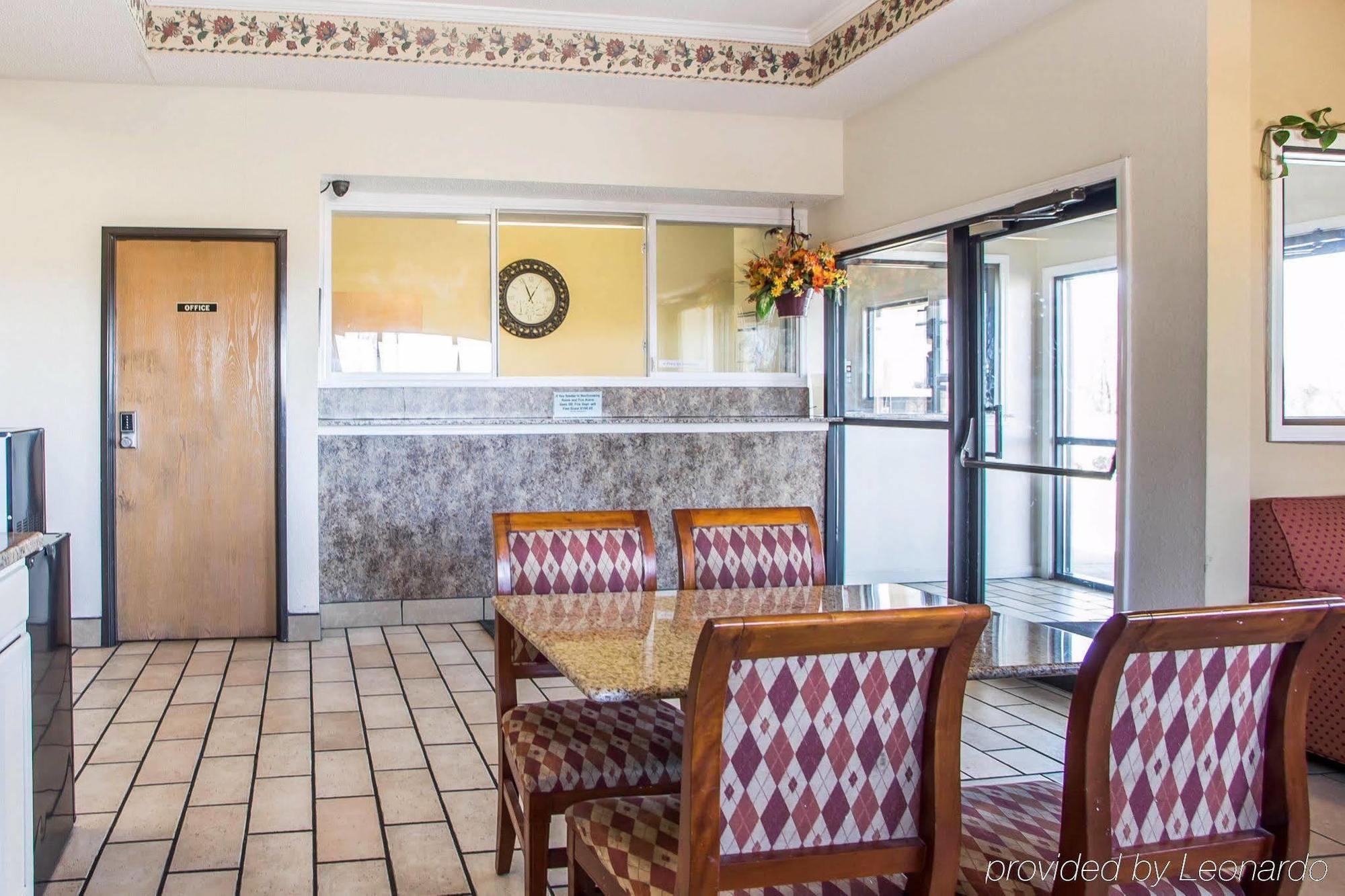 Red Lion Inn & Suites Caseyville Экстерьер фото