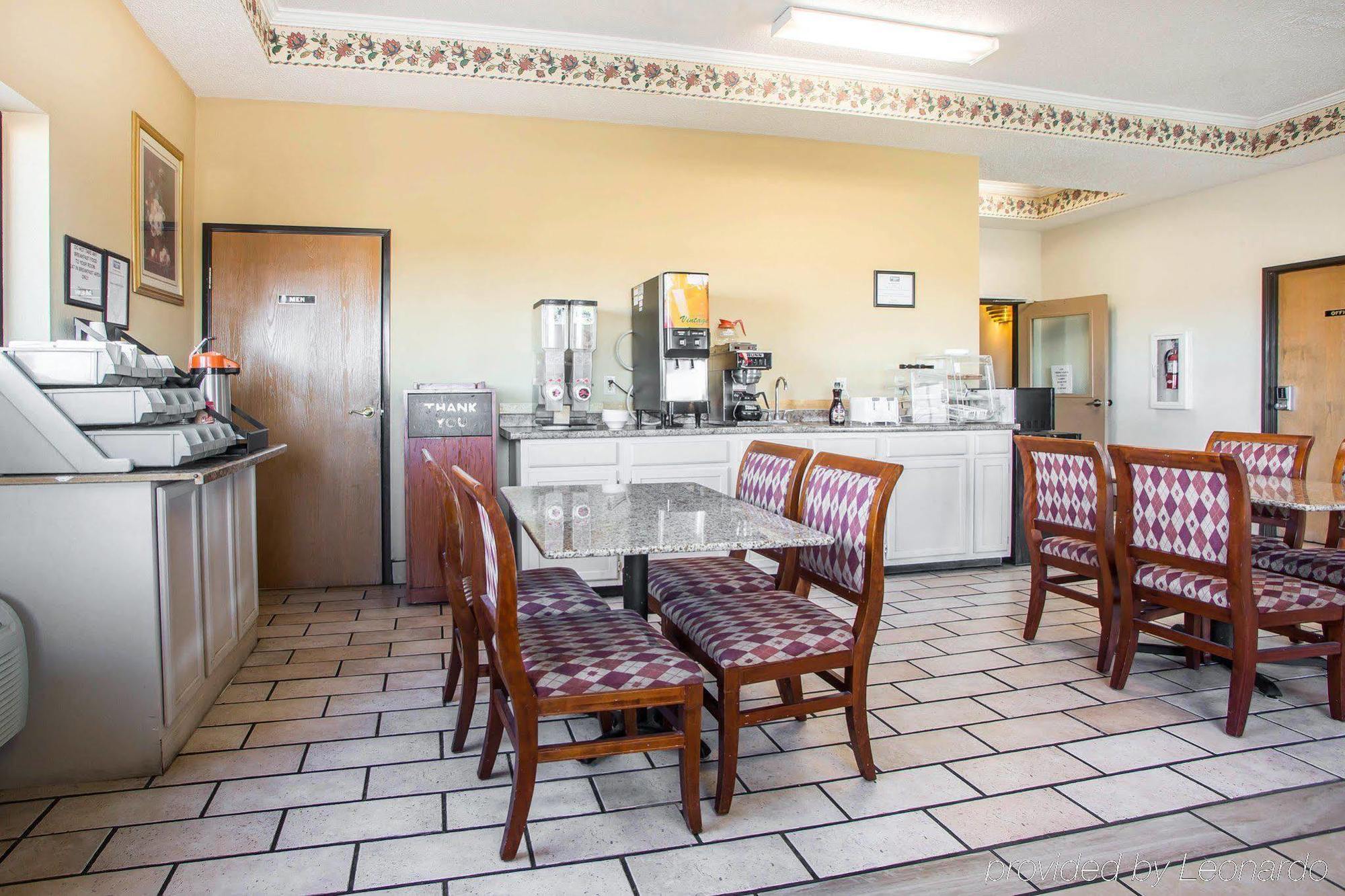 Red Lion Inn & Suites Caseyville Экстерьер фото