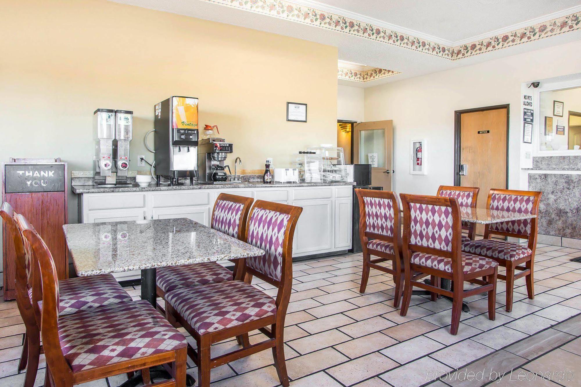 Red Lion Inn & Suites Caseyville Экстерьер фото