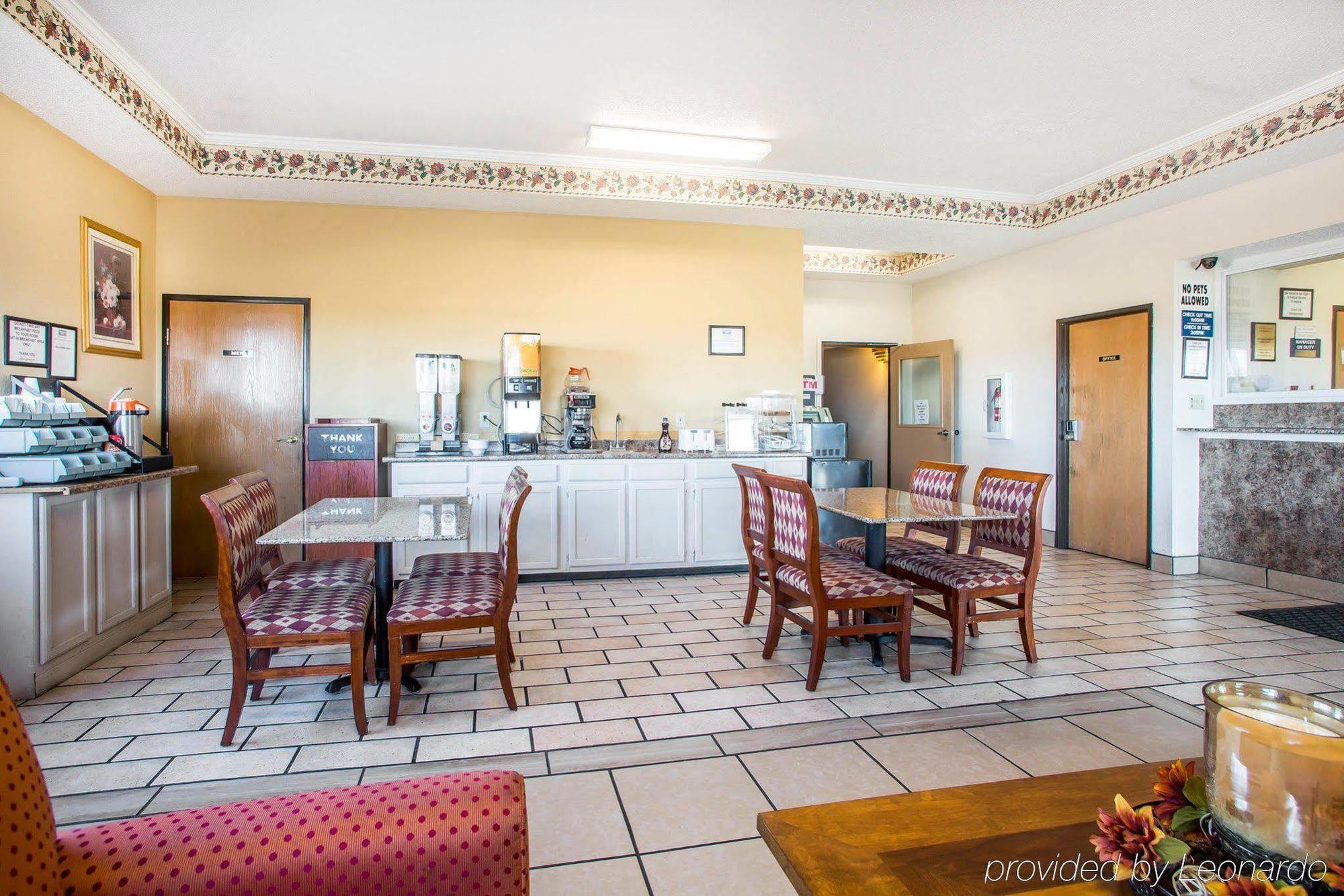 Red Lion Inn & Suites Caseyville Экстерьер фото