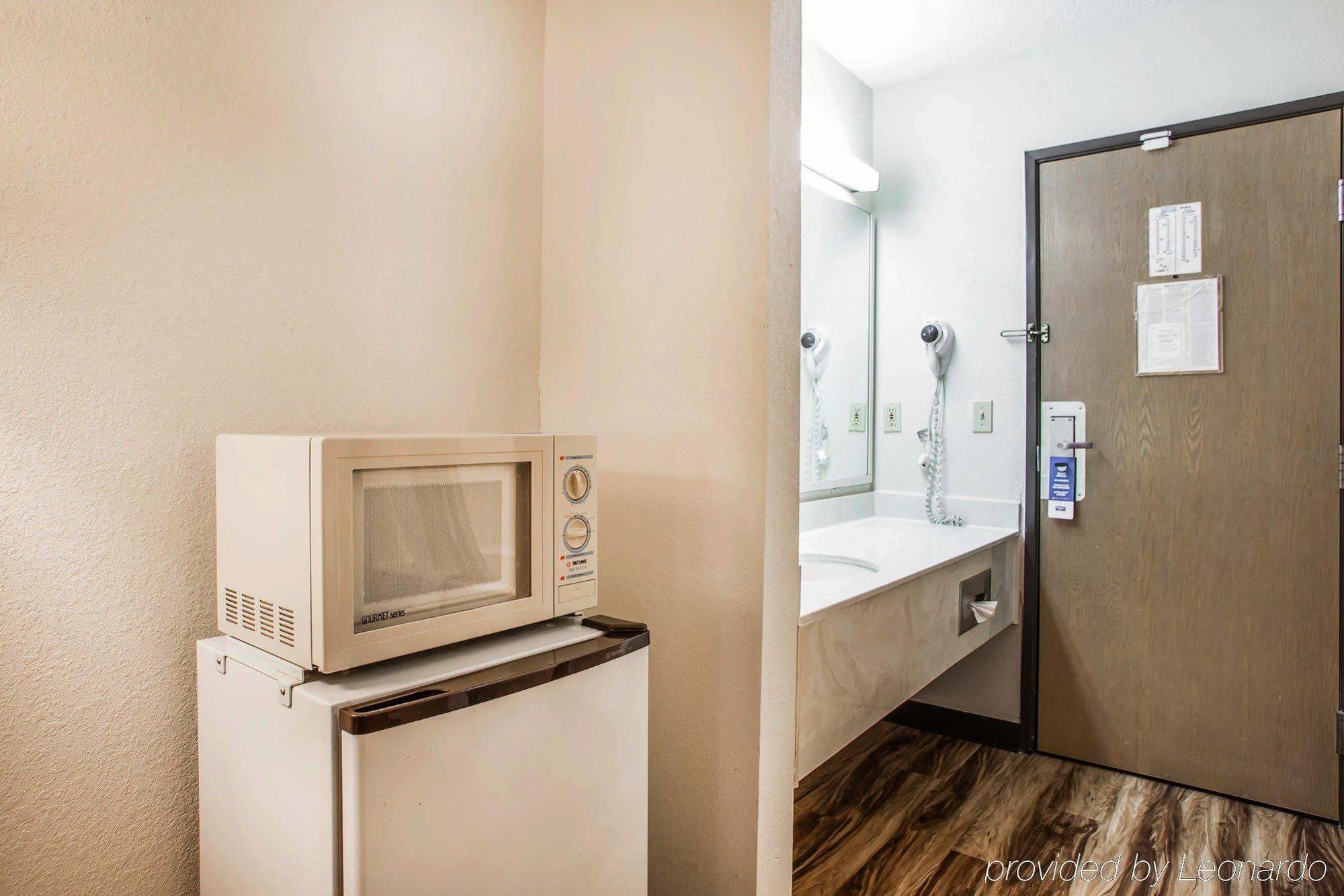 Red Lion Inn & Suites Caseyville Экстерьер фото
