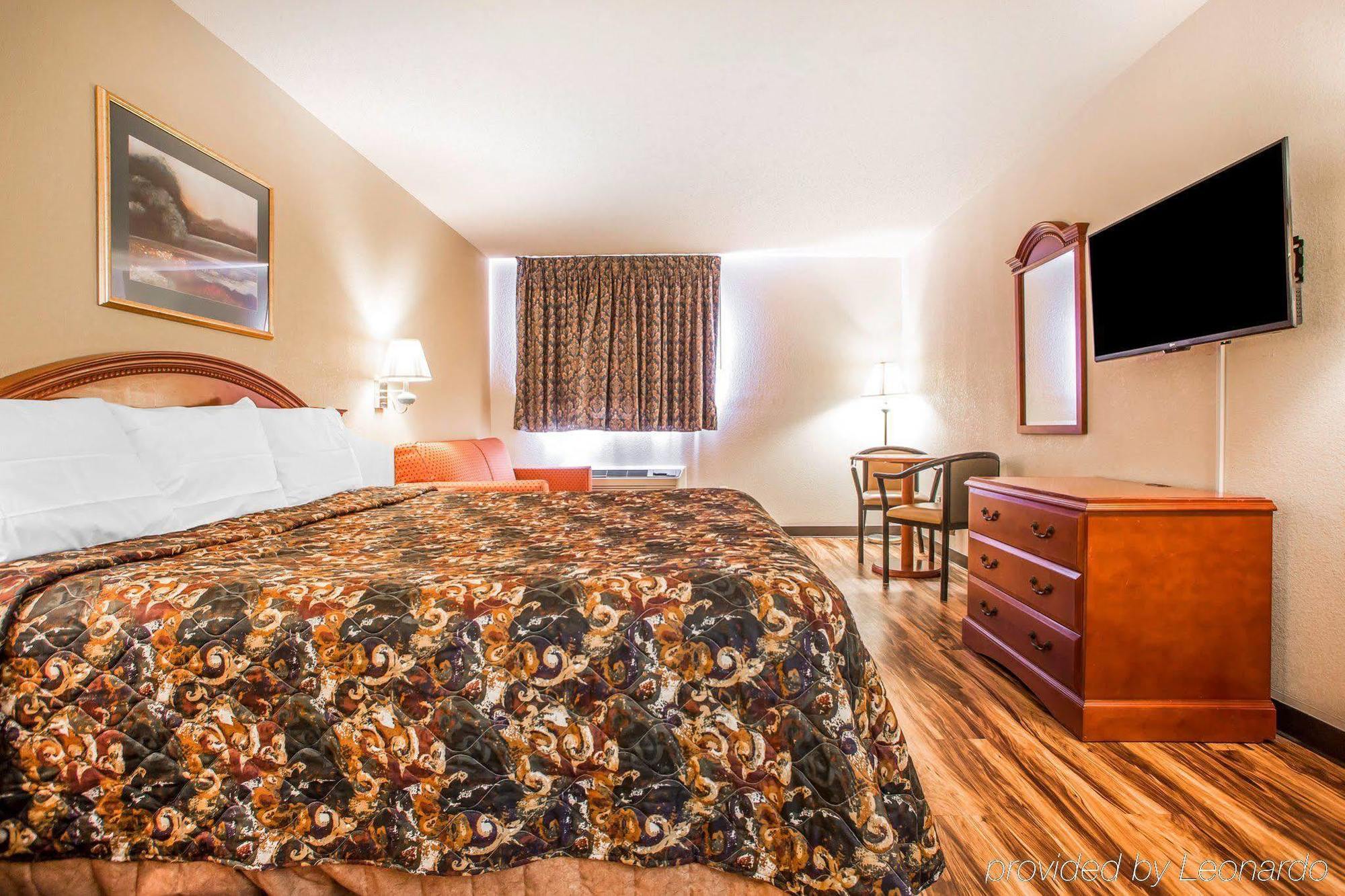 Red Lion Inn & Suites Caseyville Экстерьер фото