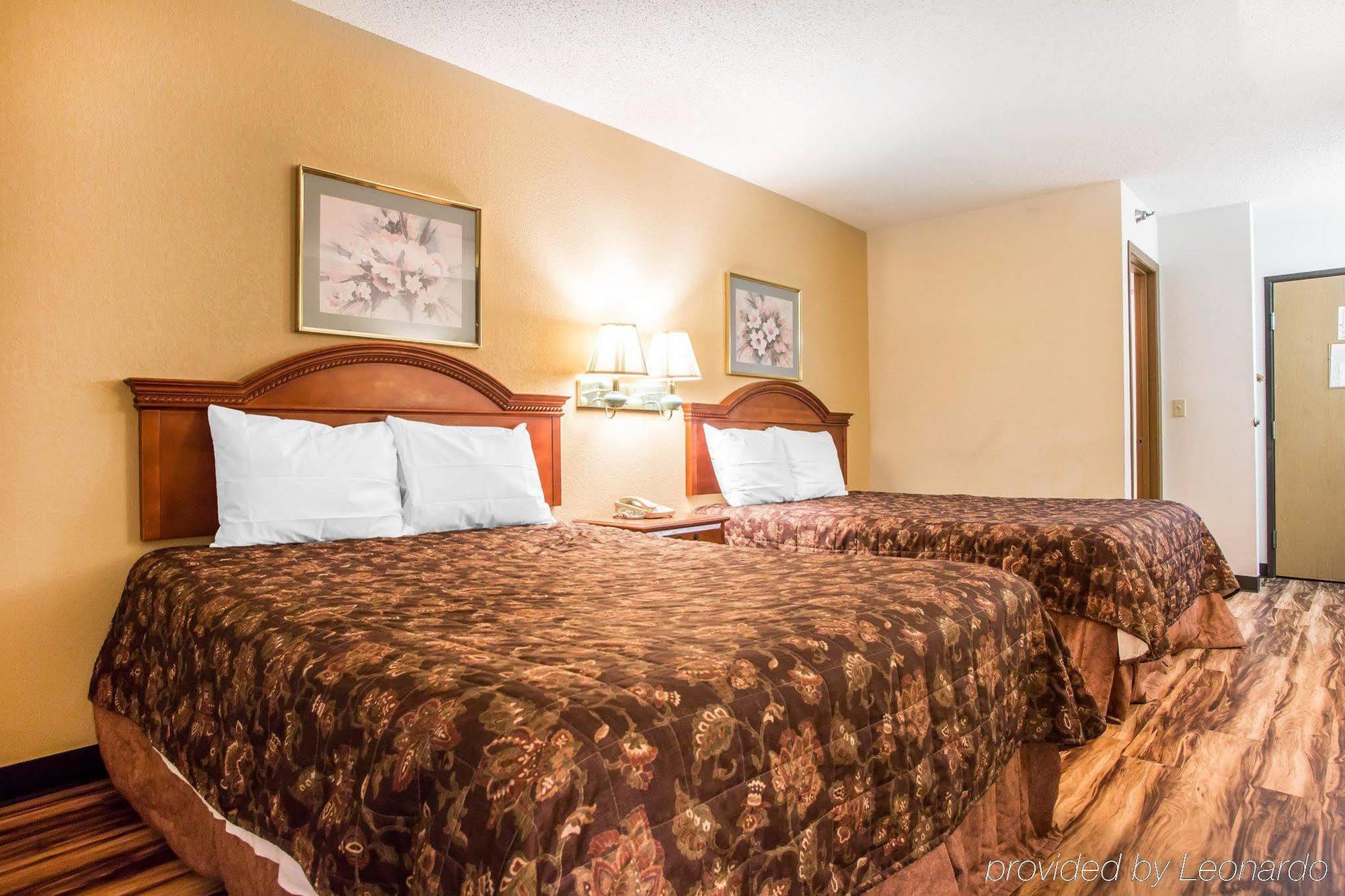 Red Lion Inn & Suites Caseyville Экстерьер фото